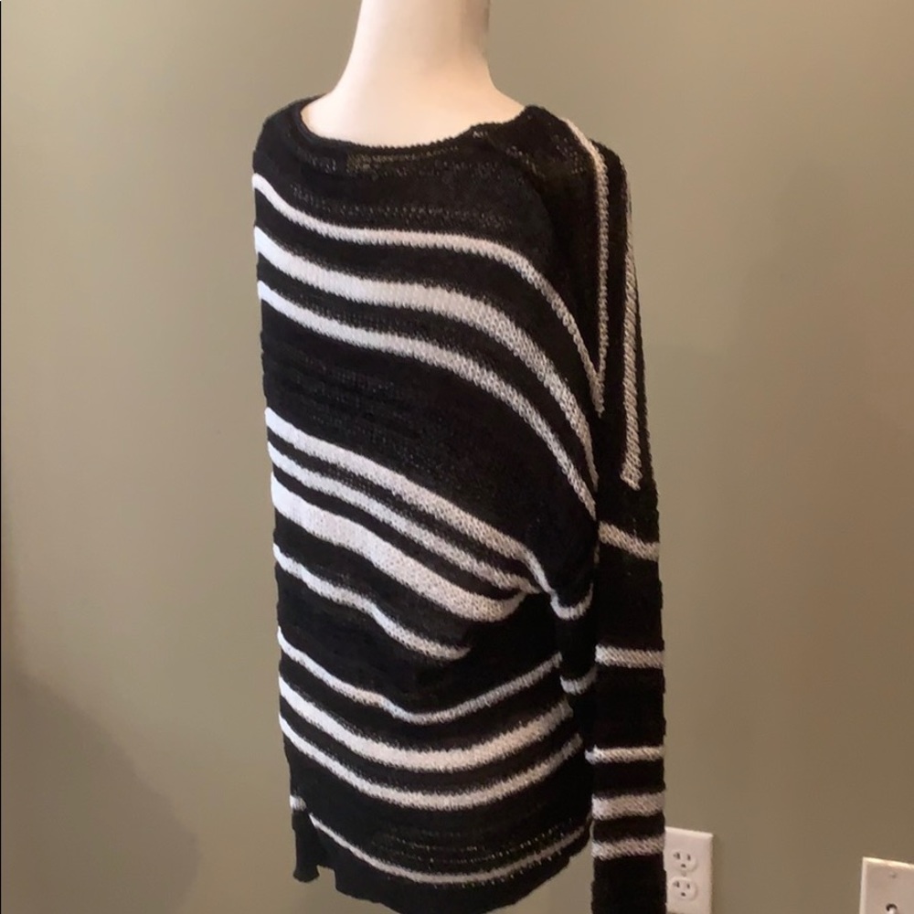 Chico’s size 2 sweater - Picture 3 of 4